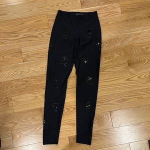 Black Ultracor leggings w/ skulls